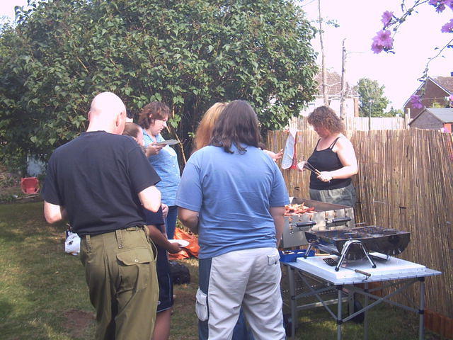 More and more flock to the source of the nosh!