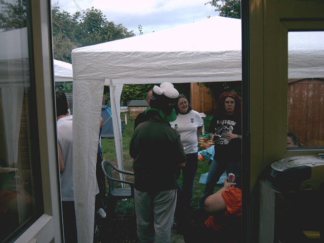 Check out the hat girls!