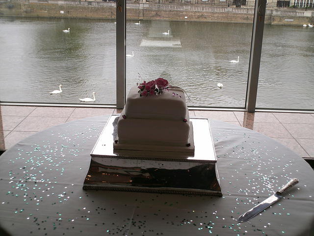 The cake.
