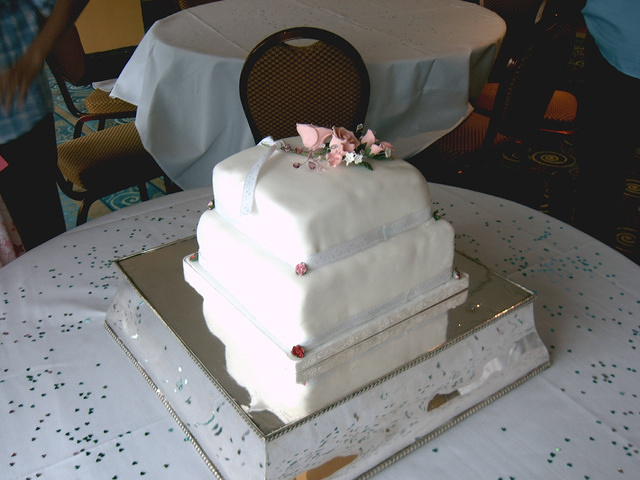 The cake.