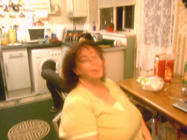 A blurry Caz... and the drink starts to flow ;)